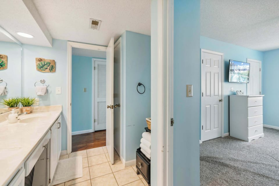 Condo, Multiple Beds, Balcony (Big Cozy Condo) | Interior