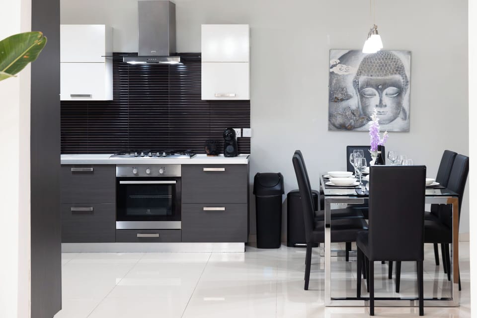 Standard Apartment | Private kitchen | Fridge, microwave, oven, stovetop