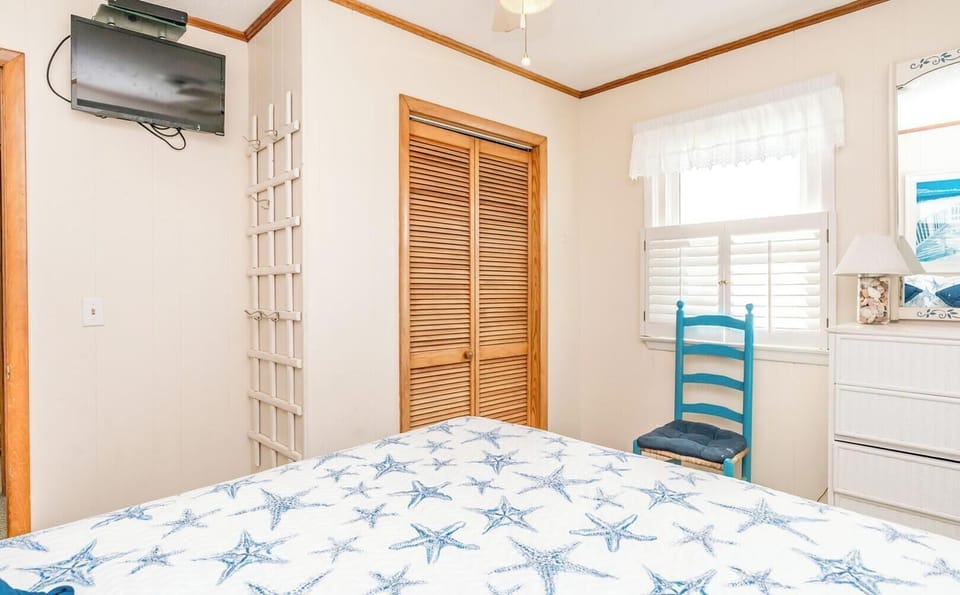 Streetside Queen Bedroom II