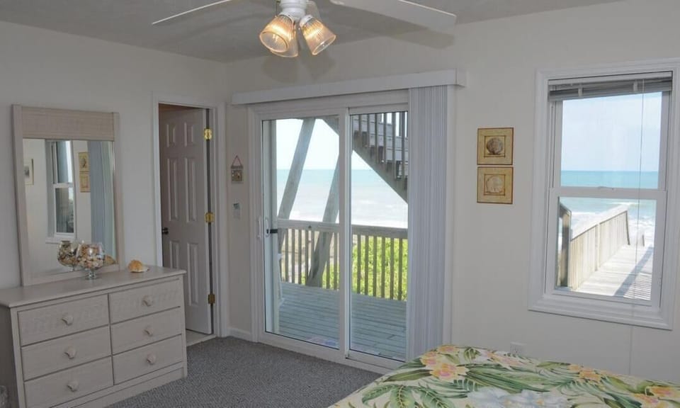 1st Floor Oceanfront Queen Master Suite II