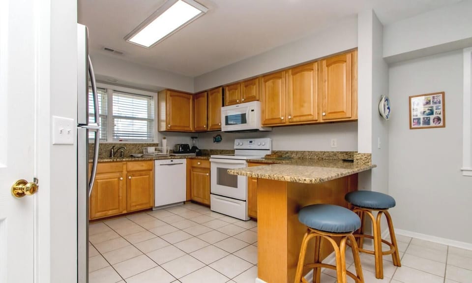 Kitchen with Eat-In Seating