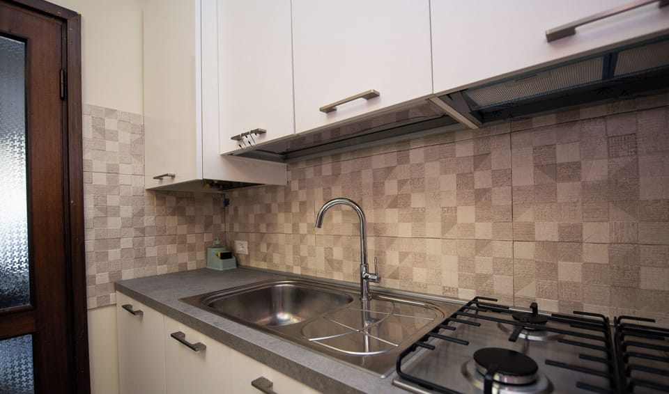 Coffee/tea maker, electric kettle, toaster