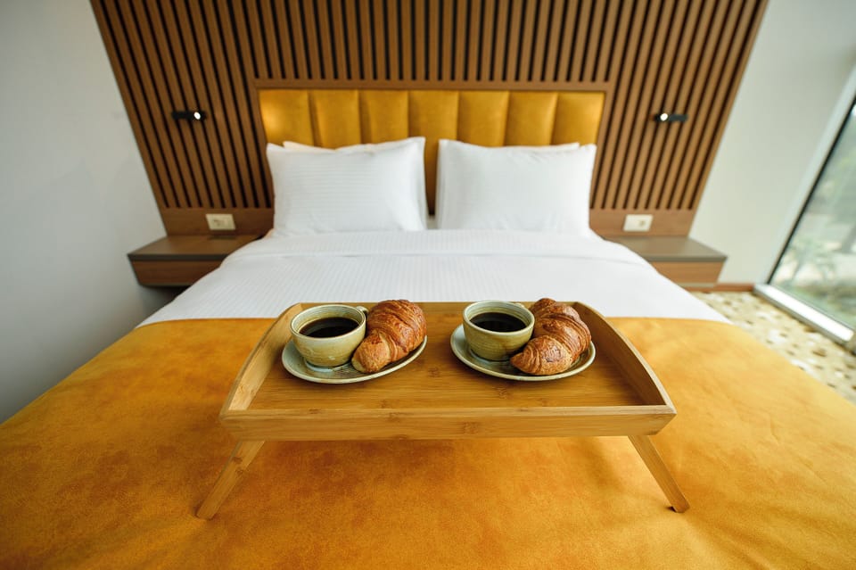 Deluxe Double Room, Sea View | In-room safe, desk, iron/ironing board, free WiFi