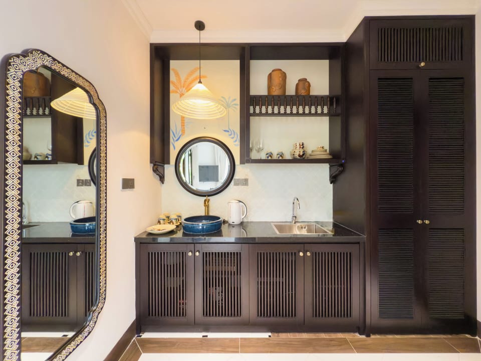 Minibar, WiFi (free)