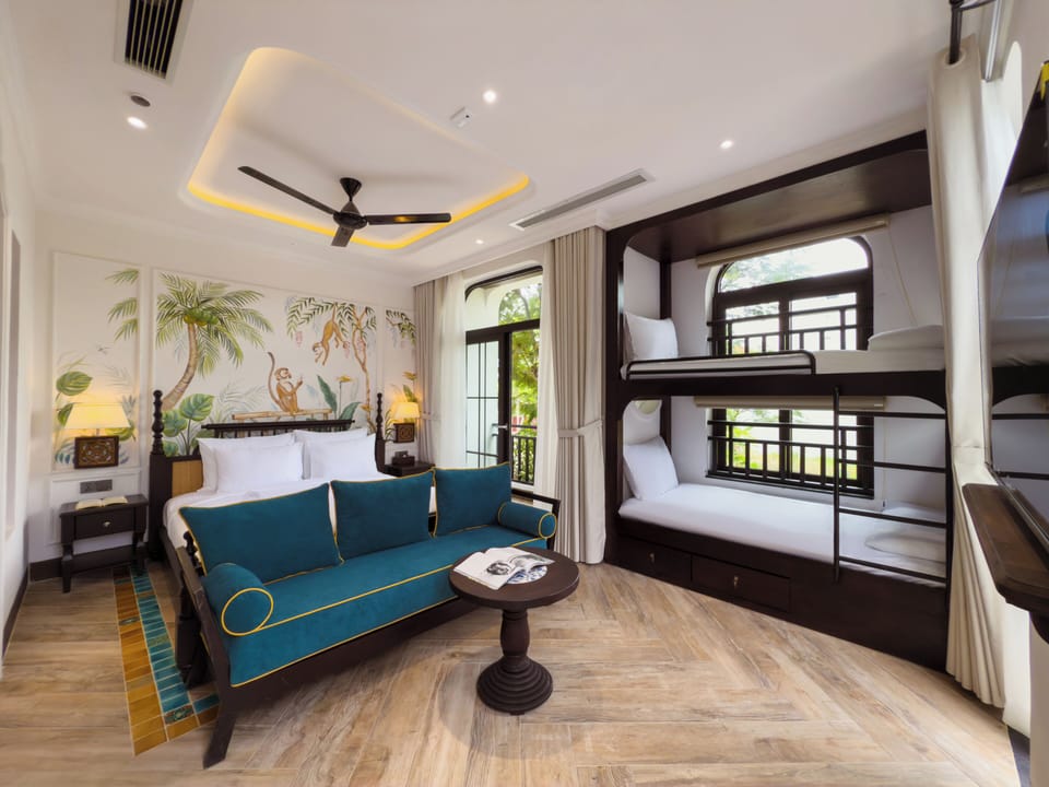 Minibar, WiFi (free)