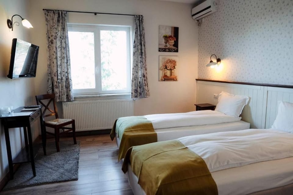 Twin Room | Free WiFi, bed sheets