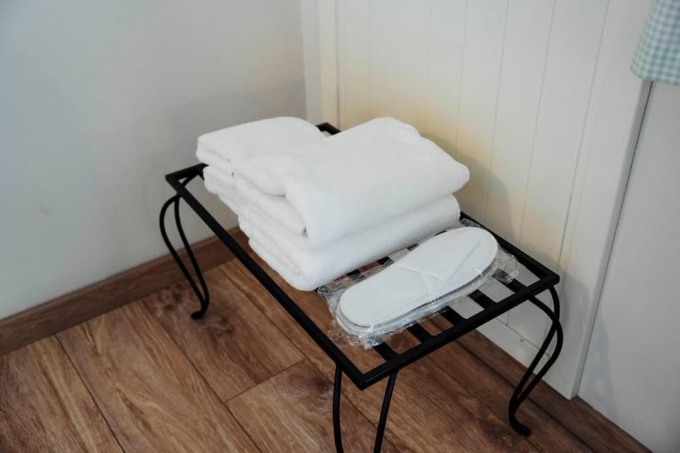 Twin Room | Bathroom