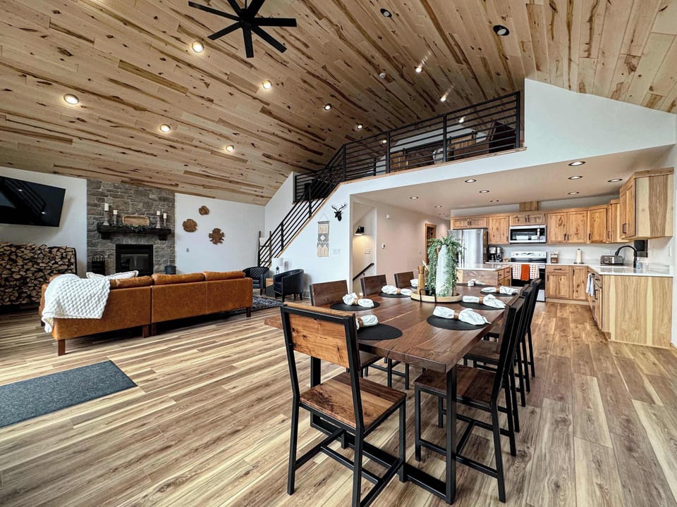 House, Multiple Beds, Patio (Woods + Water) | Dining