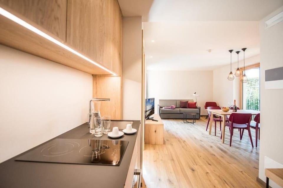 Apartment, Balcony, Mountain View | Interior