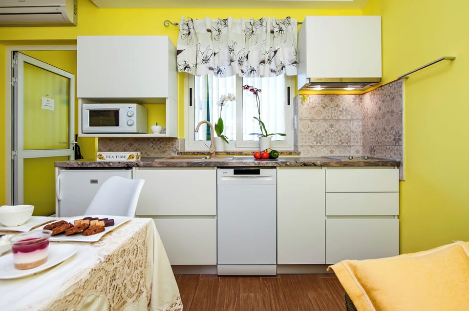 Superior Apartment, Balcony | Private kitchen | Coffee/tea maker, electric kettle, toaster, freezer