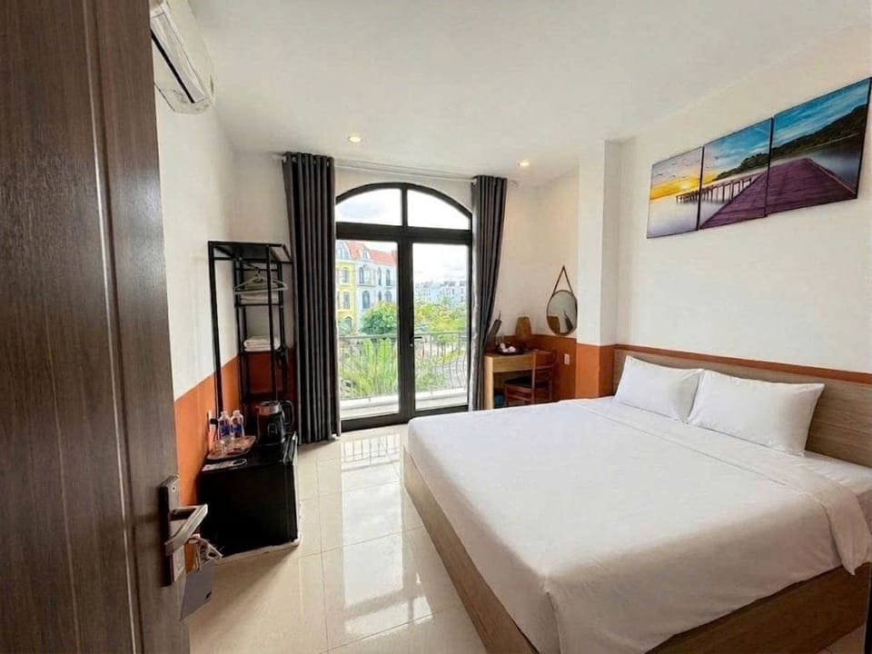 Deluxe Double Room, Balcony, City View | WiFi (free)