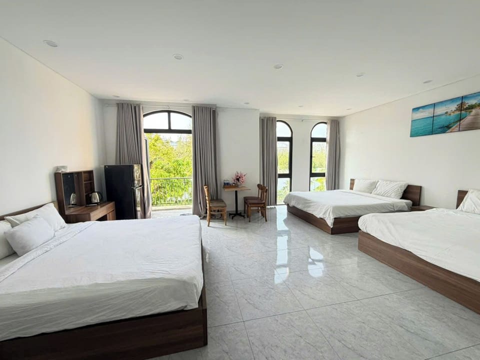 Deluxe Studio Suite, Balcony, City View | Free WiFi