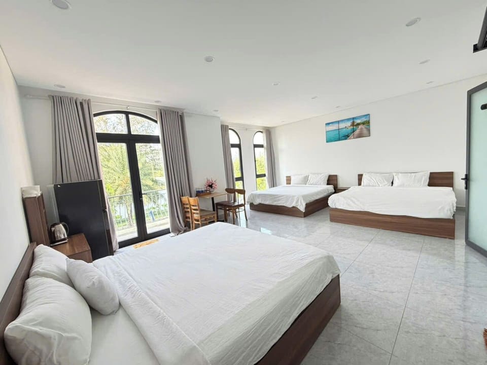 Deluxe Studio Suite, Balcony, City View | Free WiFi