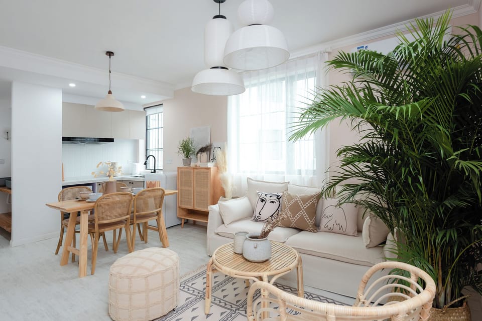 Comfort Suite, City View | Living room