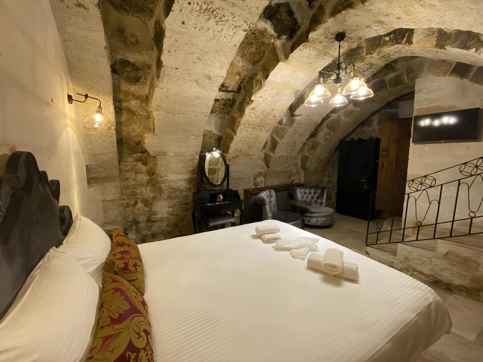 Standard Room | Premium bedding, down comforters, in-room safe, individually furnished