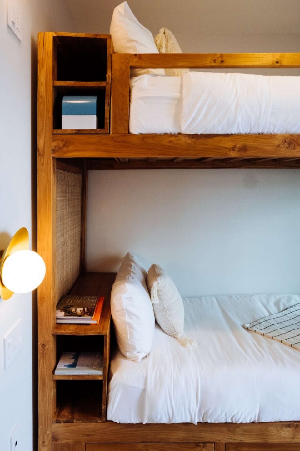 Bunk Room Ocean view with Terrace - Bunk beds with wood accents