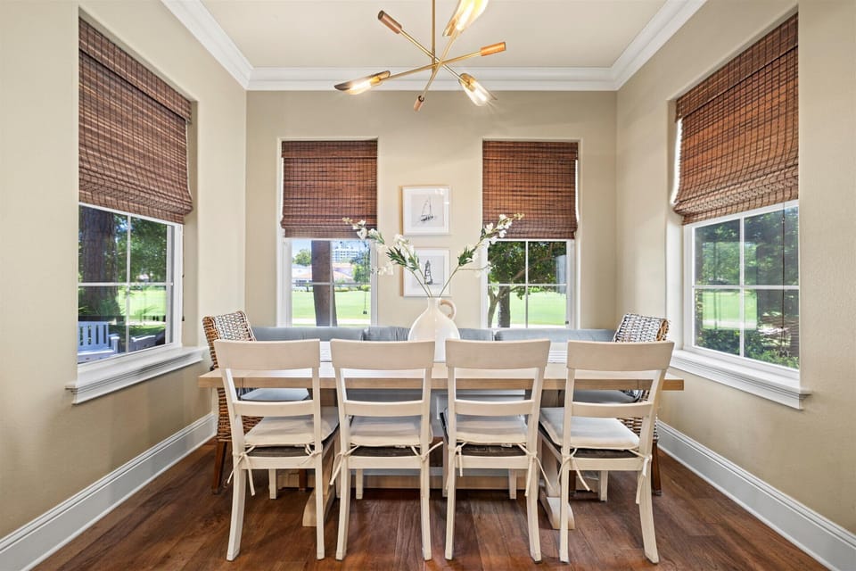 Dining area for 10