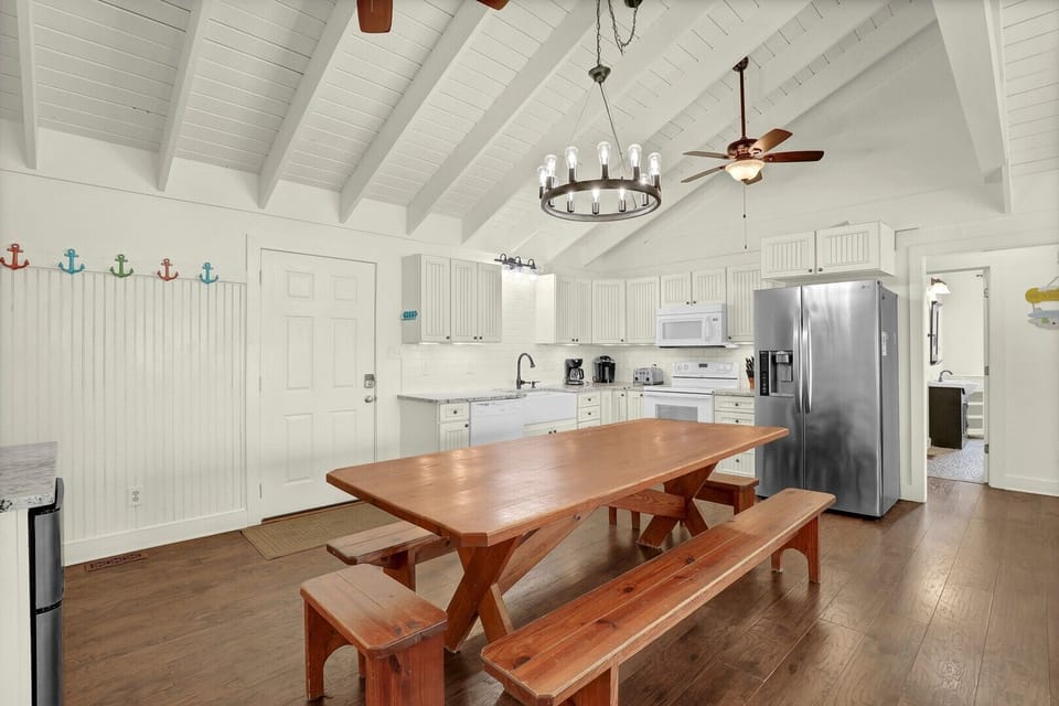 Kitchen and Dining Area (2)