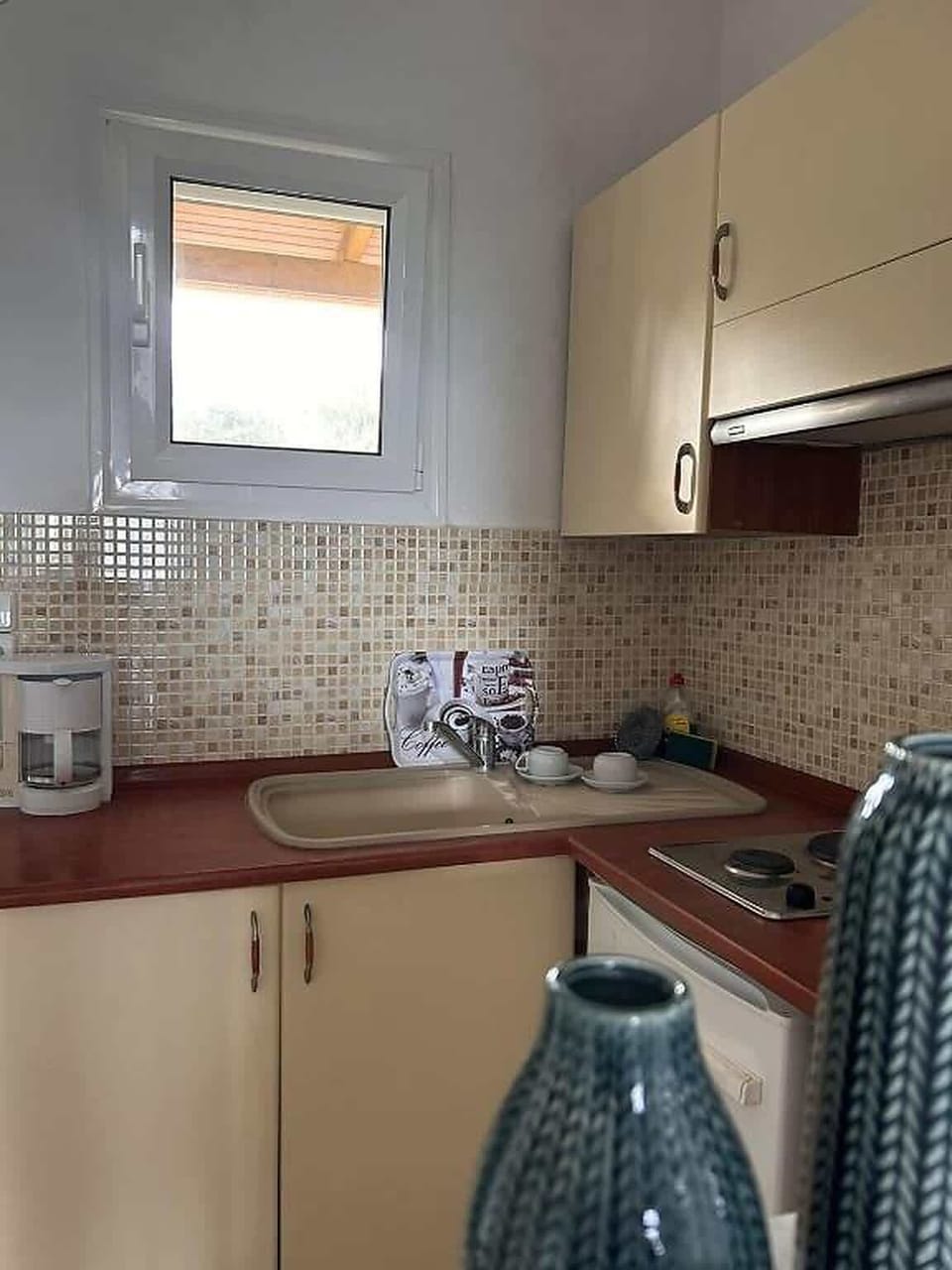 Fully equipped kitchenette for preparing light meals.