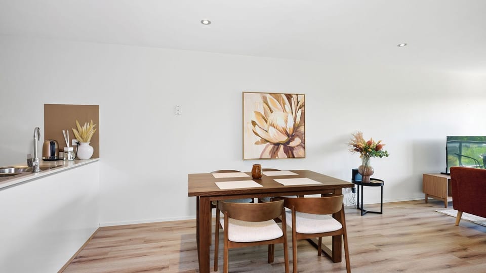 Dining table for 4 guests