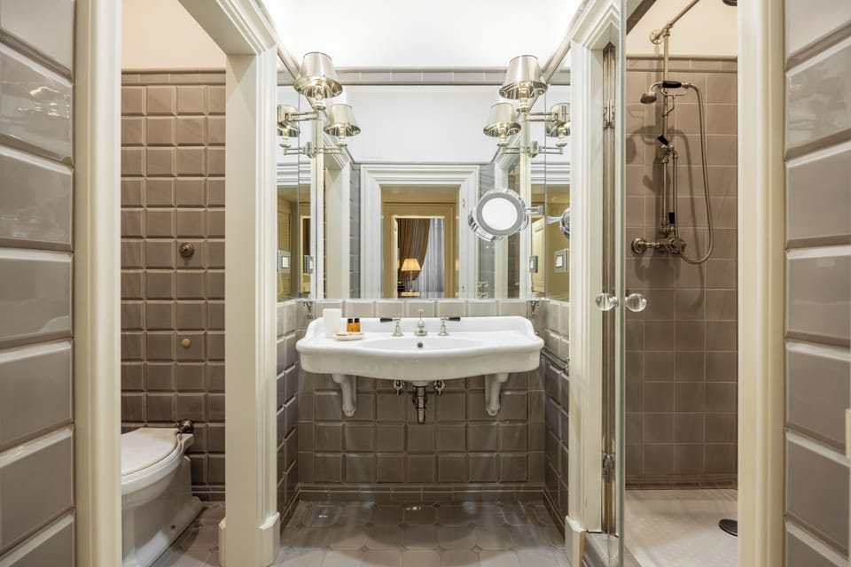 Acciaiuoli Luxury Suite by MMega Apartment in Florence