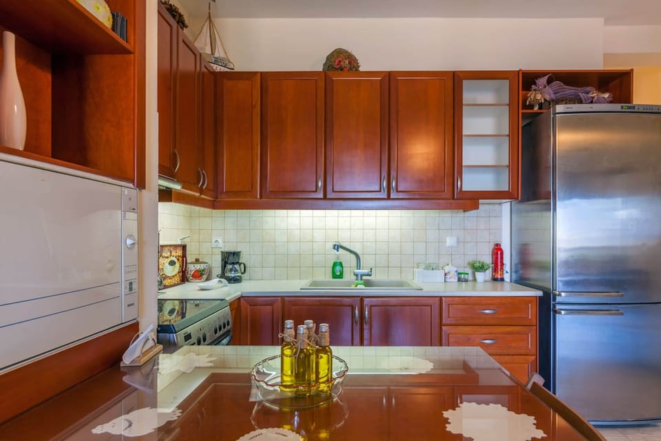 House | 1 bedroom, desk