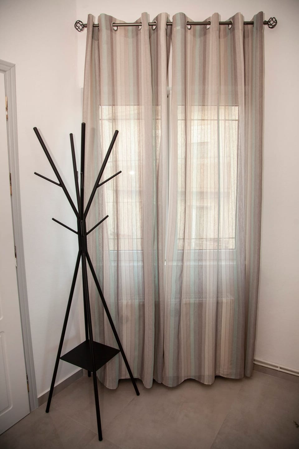 House | 2 bedrooms, desk