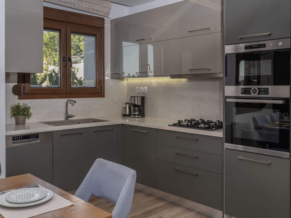House | 3 bedrooms, desk, soundproofing