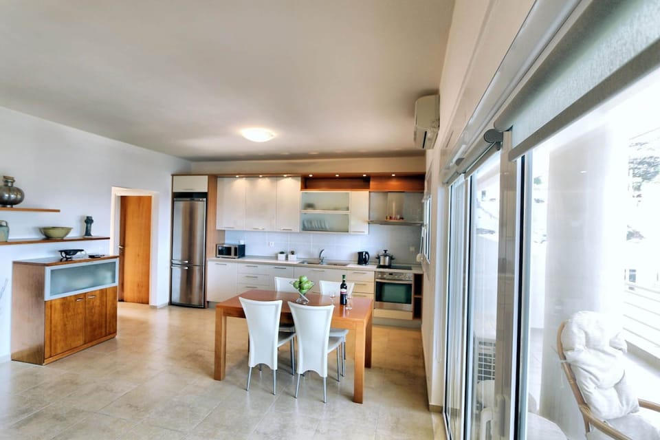 House | 2 bedrooms, desk, soundproofing