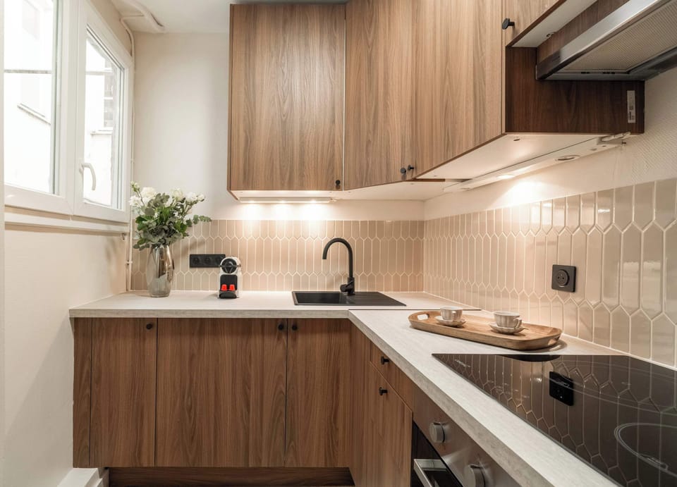 Contemporary kitchen design with top-of-the-line appliances, ensuring a seamless cooking experience.
