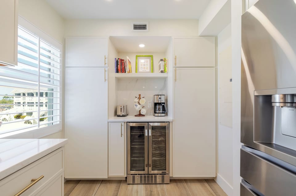 COFFEE & WINE BAR WITH WINE COOLER
