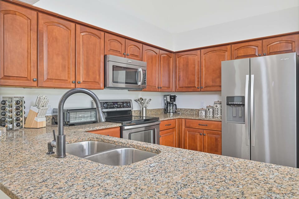 FL203 - Fully equipped kitchen with granite countertops