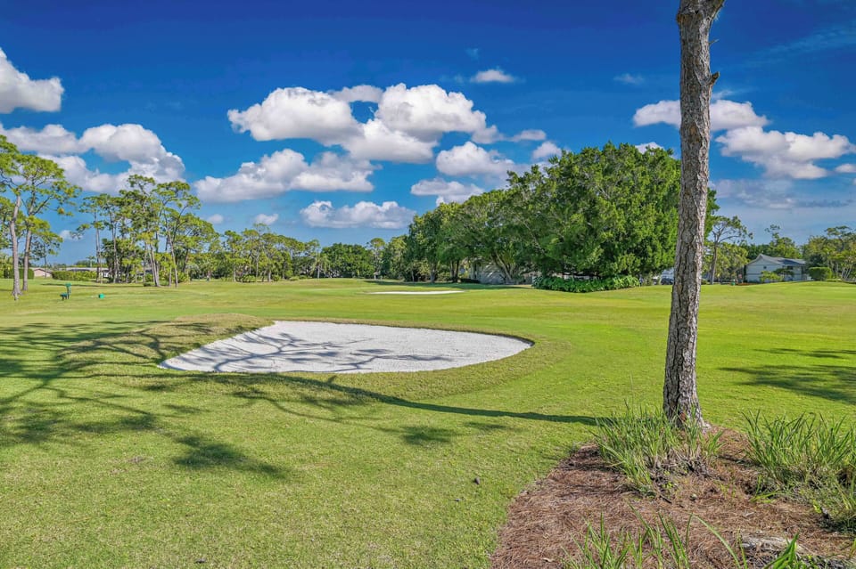 FL203 - Fountain Lakes amenities include a clubhouse and pool, children’s playground, pick-nick area with BBQ, tennis, pickleball, bocce and the 9-hole golf course.
