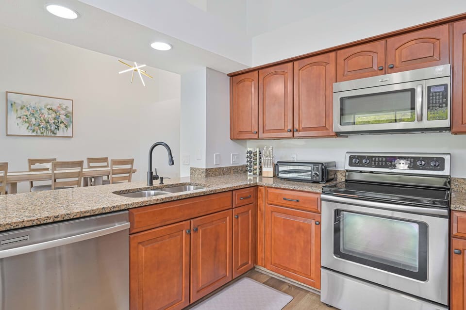 FL203 - Fully equipped kitchen with granite countertops