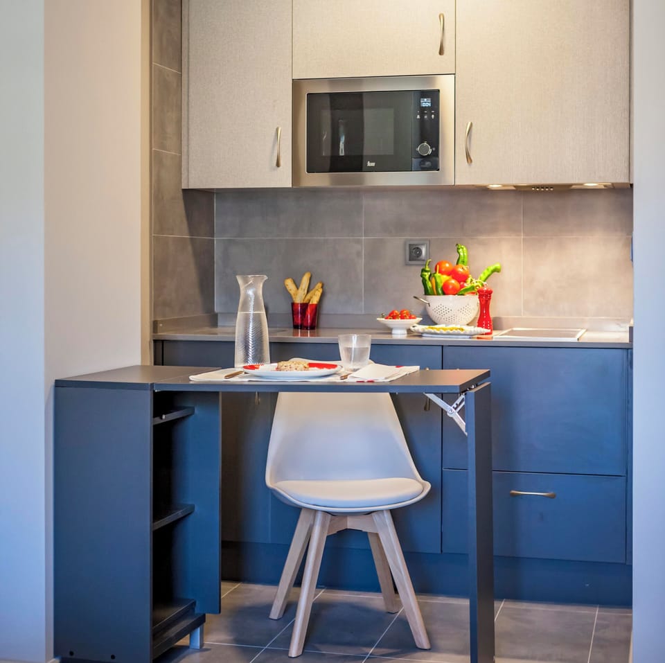 Superior Studio, City View | Private kitchen