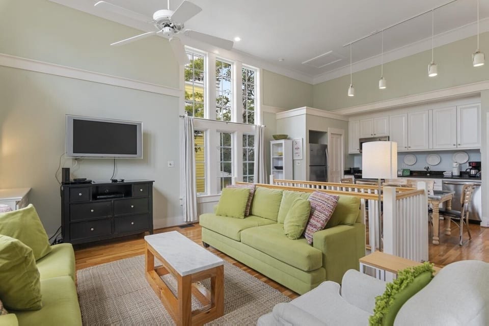 IN SUITE I COMFORTABLE SEATING IN THE LIVING AREA WITH FLATSCREE