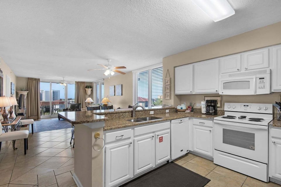 House, 3 Bedrooms | Private kitchen