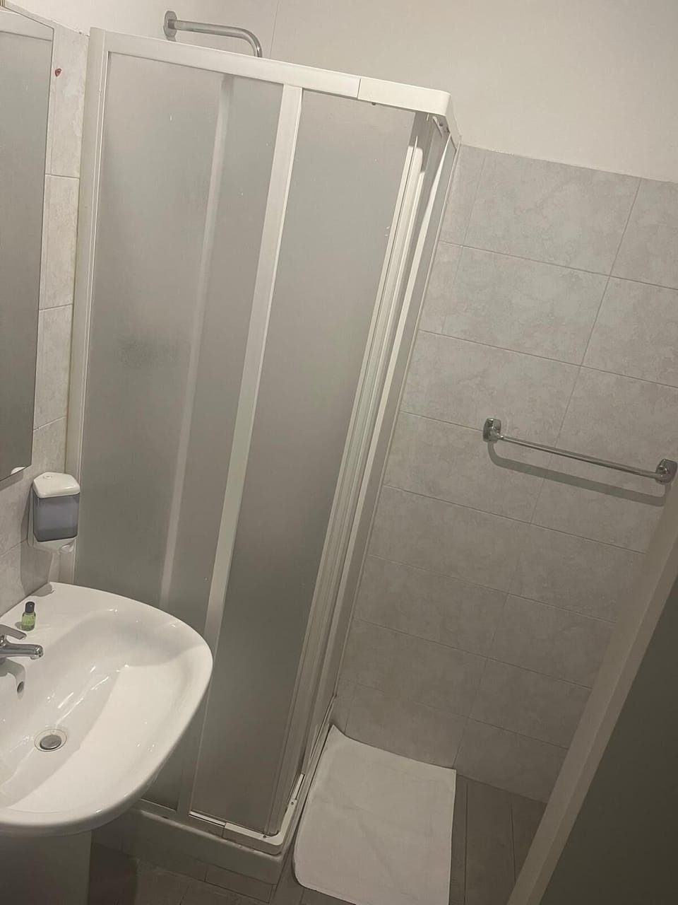 Free toiletries, hair dryer (on request), bidet