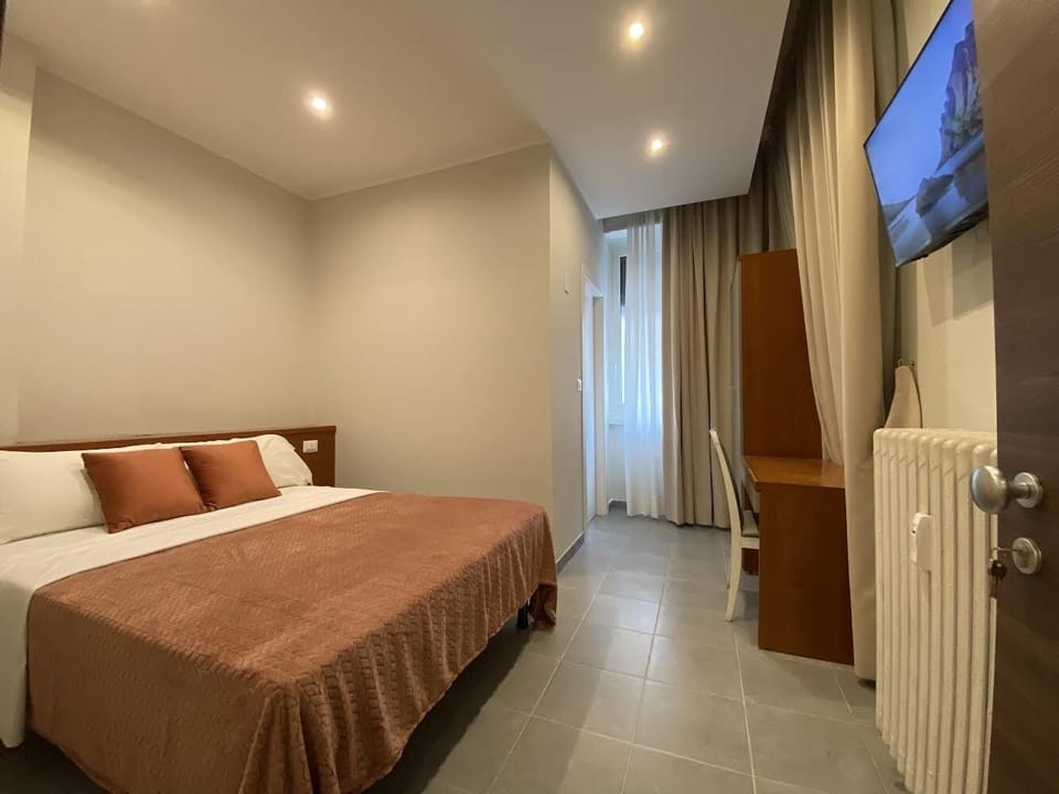 Standard Double or Twin Room | Premium bedding, down comforters, memory foam beds, desk