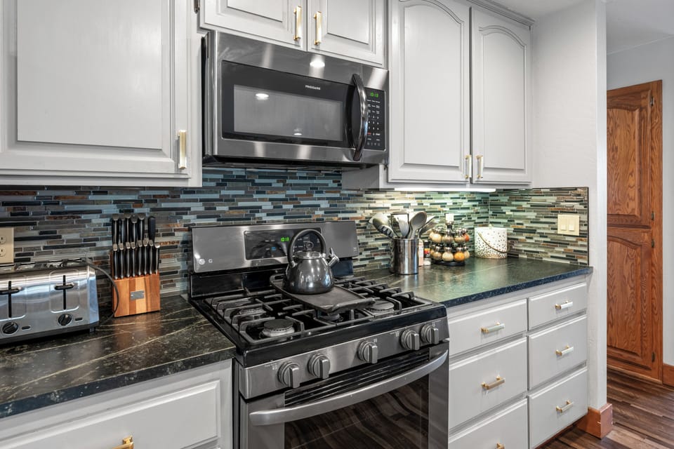 Full Kitchen - Full Kitchen with newer appliances and all of the amenities needed for a great meal
