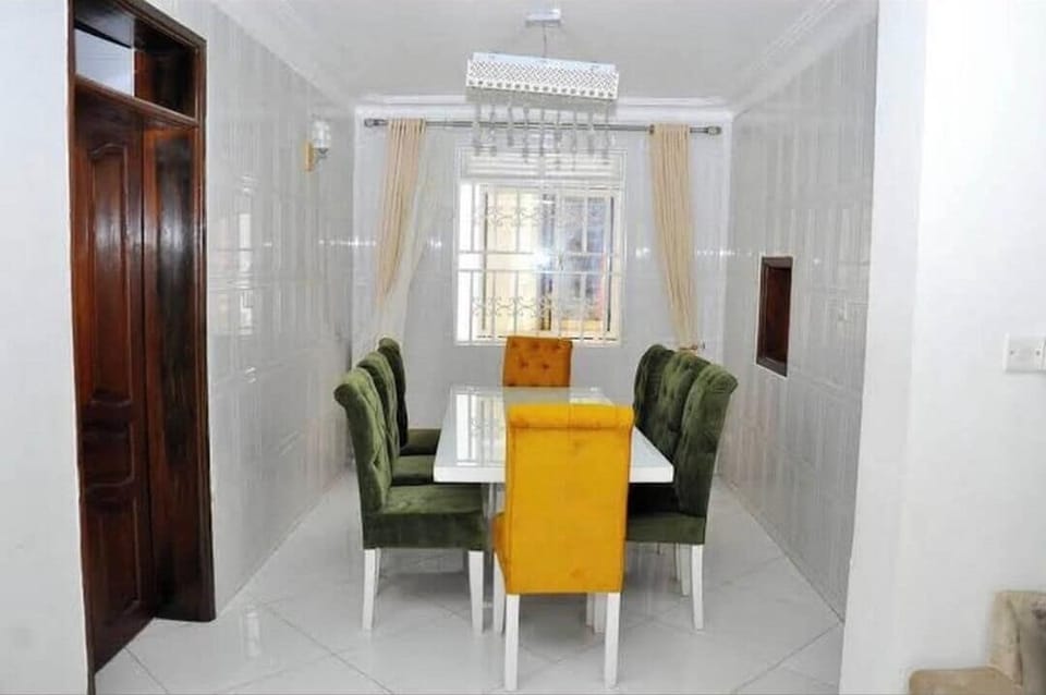 Island Inn Bed and Breakfast in Uganda