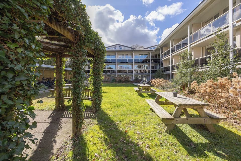 Stroll beneath leafy arches and linger at picnic tables outside.