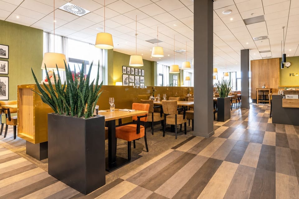 Start the morning with bright breakfasts in an airy setting.