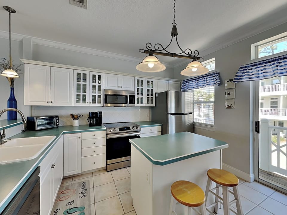 Kitchen Island - Seating - Second Floor