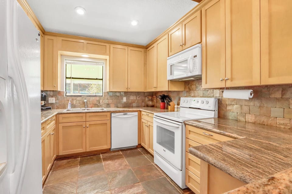 Fully equipped kitchen