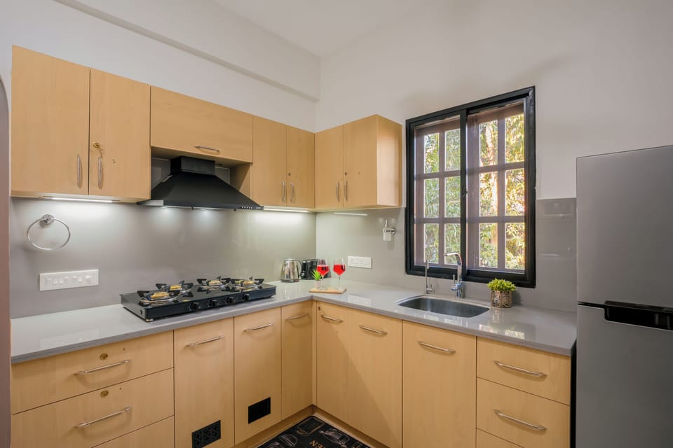 Apartment, 2 Bedrooms, Balcony | Private kitchen | Electric kettle, dining tables