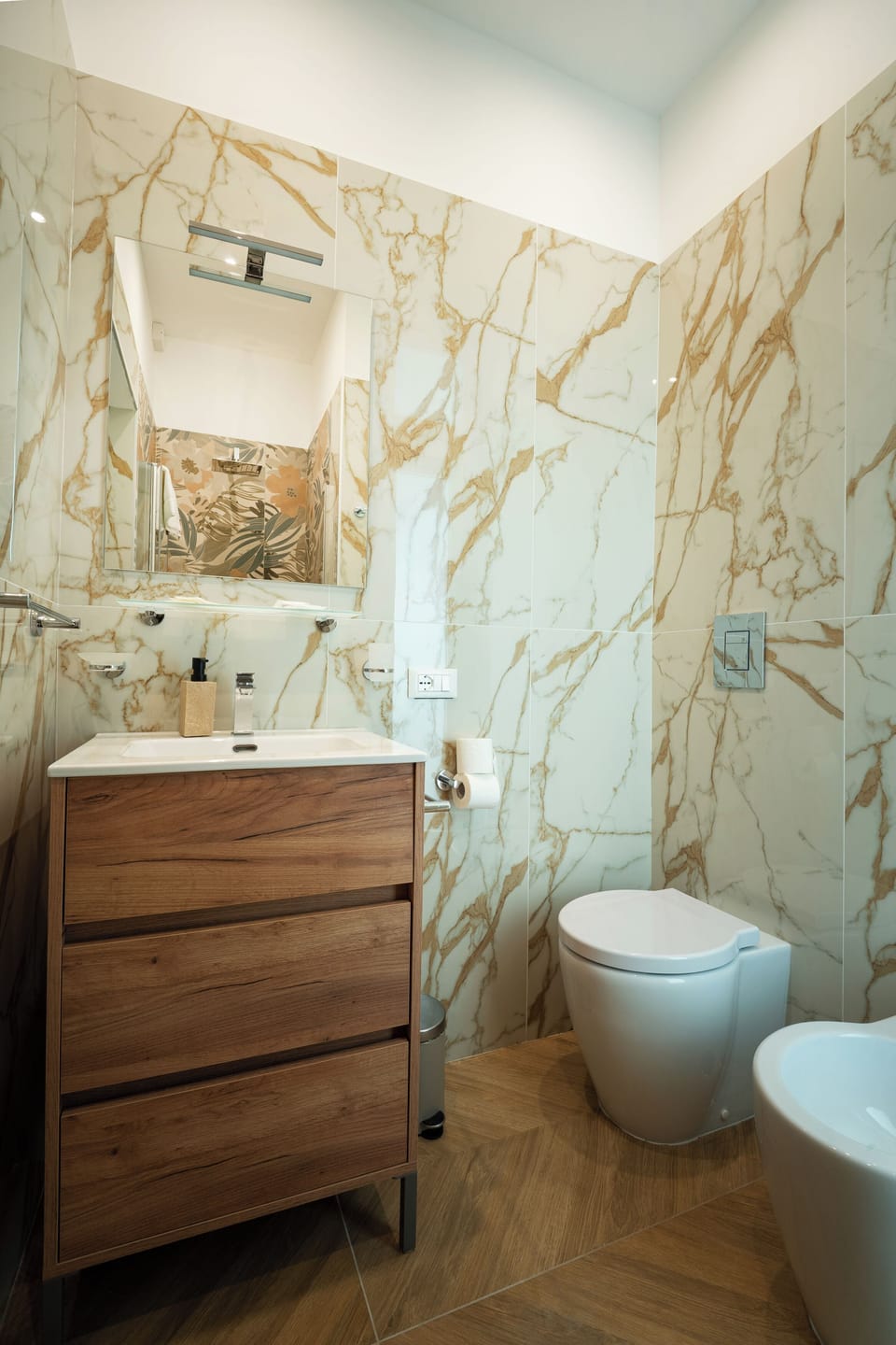 Comfort Double Room | Bathroom | Shower, hair dryer, towels, soap