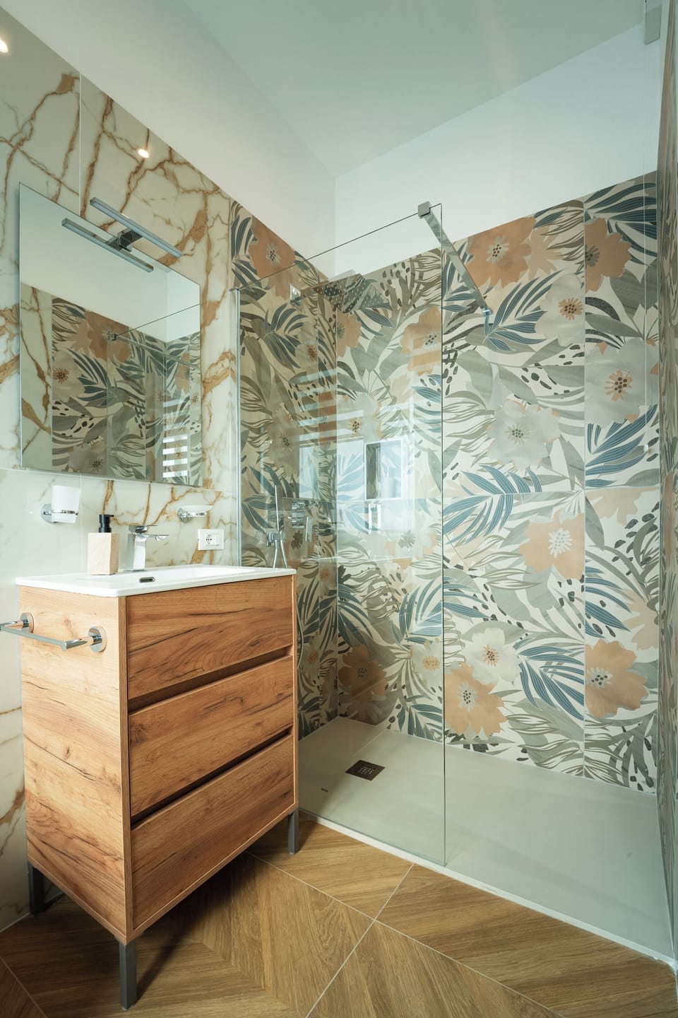 Basic Double Room | Bathroom | Shower, hair dryer, towels, soap