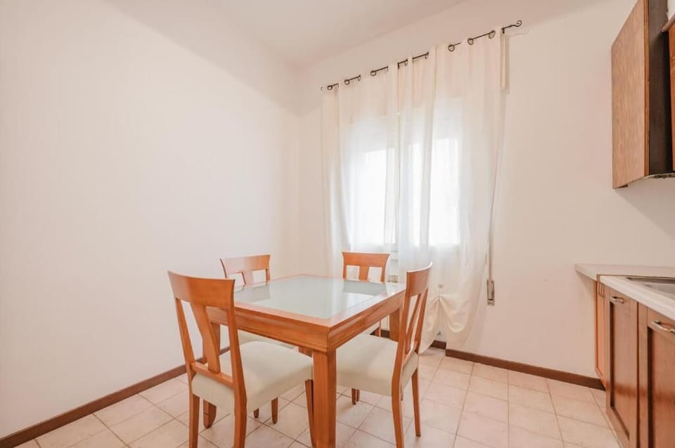 Apartment, Courtyard View | Dining