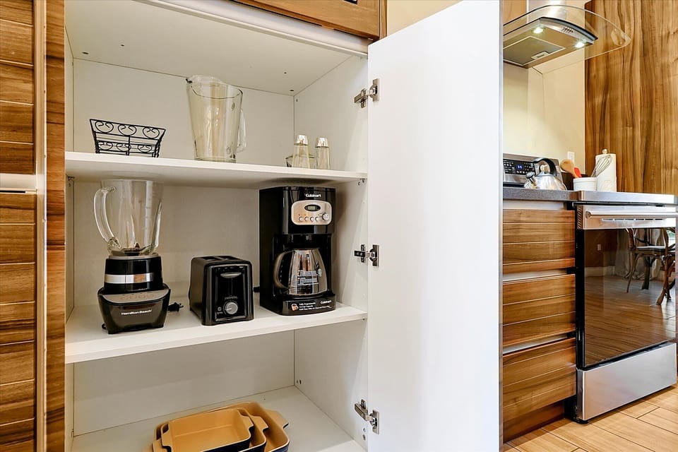 Villa (4 Bedrooms) | Private kitchen | Microwave, oven, stovetop, dishwasher
